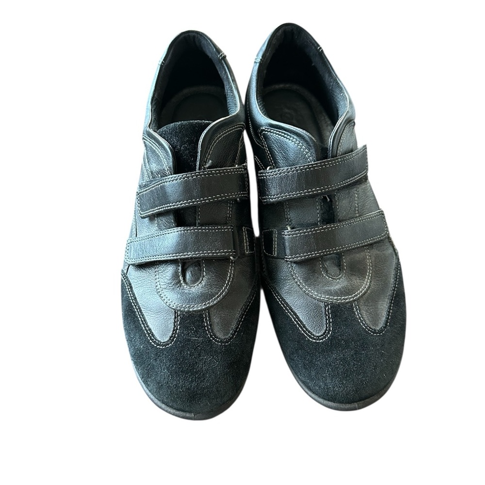 Ecco women’s Black leather sneakers with Velcro Strap Size 9-9 1/2 US